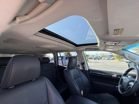 Used 2018 Lexus GX 460 w/ Navigation Package image 31