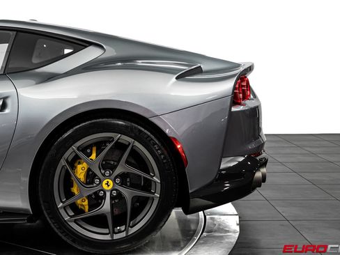 Used 2020 Ferrari 812 Superfast RWD image 18