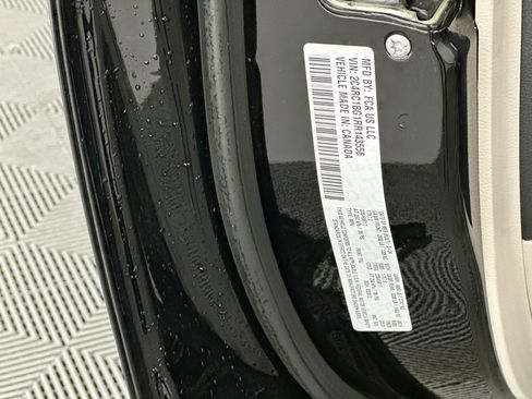 Used 2024 Chrysler Pacifica Touring-L FWD image 12