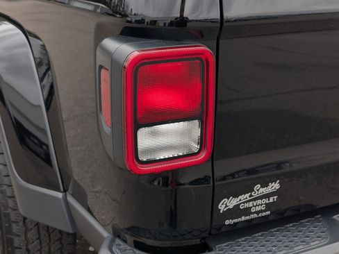 Used 2021 Jeep Gladiator Overland w/ Popular Equipment Package image 11