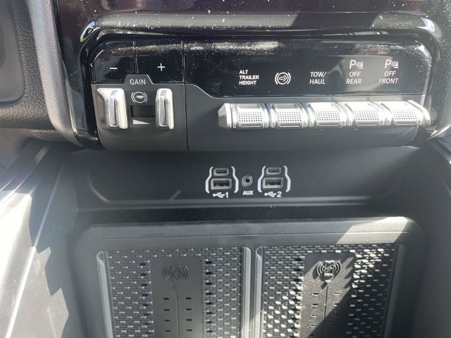 New 2026 RAM 3500 Laramie w/ Night Edition AWD/4WD image 33