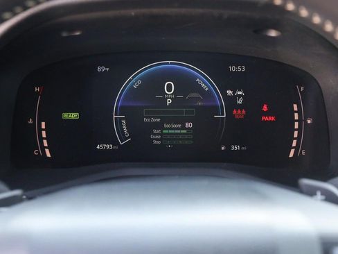Used 2025 Toyota Camry SE FWD image 13