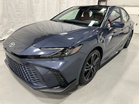 Used 2026 Toyota Camry XSE FWD image 3