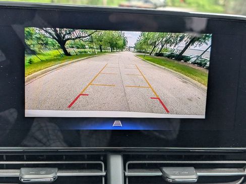 Used 2024 Chevrolet Trax LT w/ Driver Confidence Package FWD image 30