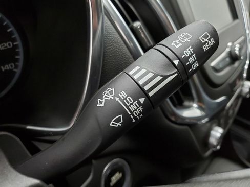 Used 2018 Chevrolet Equinox LT image 31