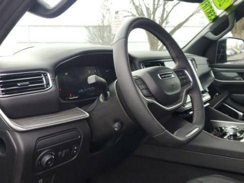 Certified 2024 Jeep Wagoneer Series II w/ Convenience Group I image 12