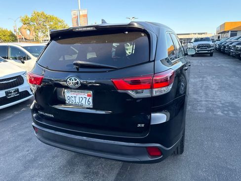 Used 2018 Toyota Highlander SE FWD image 14