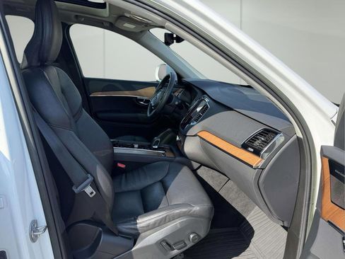 Used 2023 Volvo XC90 B5 Plus w/ Protection Package Premier image 11