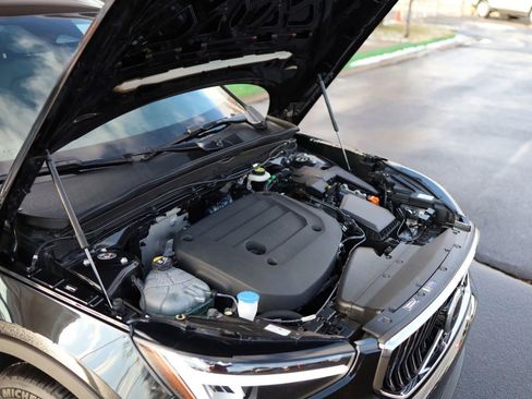 Used 2025 Volvo XC40 B5 Core image 56