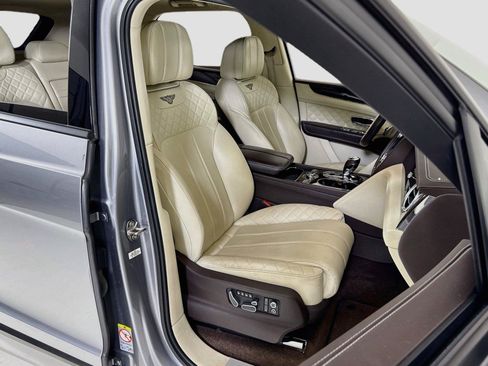 Used 2019 Bentley Bentayga AWD/4WD image 30