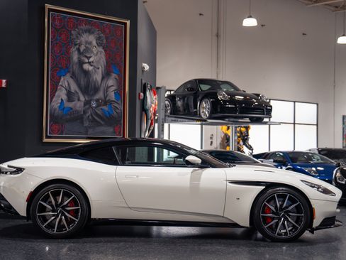 Used 2018 Aston Martin DB11 V12 RWD image 5