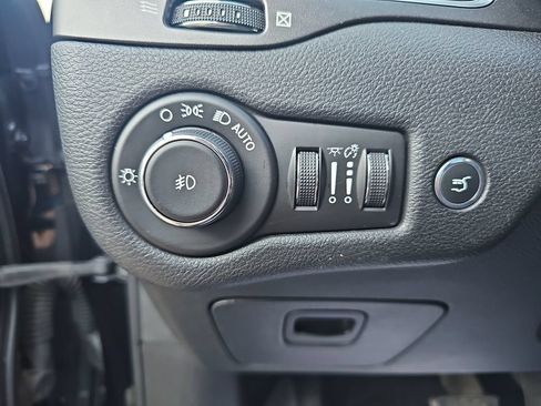 Used 2019 Jeep Cherokee Trailhawk w/ Comfort/Convenience Group AWD/4WD image 24