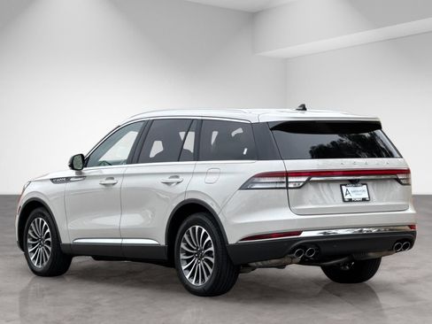 Used 2023 Lincoln Aviator 2WD w/ Premium Package image 4