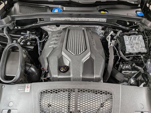 Certified 2025 Porsche Macan Turbo AWD/4WD image 26