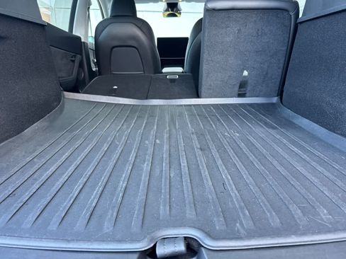 Used 2024 Tesla Model Y 2WD image 16