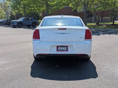 Used 2019 Chrysler 300 Touring AWD/4WD image 6