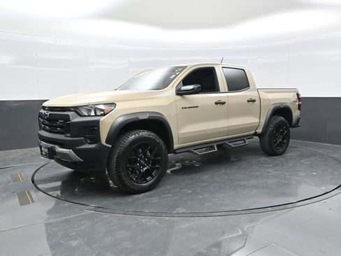 Used 2024 Chevrolet Colorado Trail Boss w/ LPO, Dark Essentials Package AWD/4WD image 3