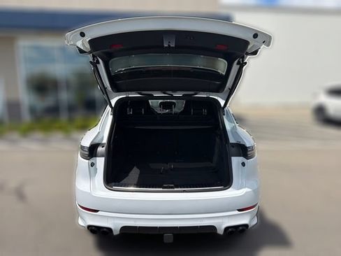 Used 2023 Porsche Cayenne Turbo AWD/4WD image 9