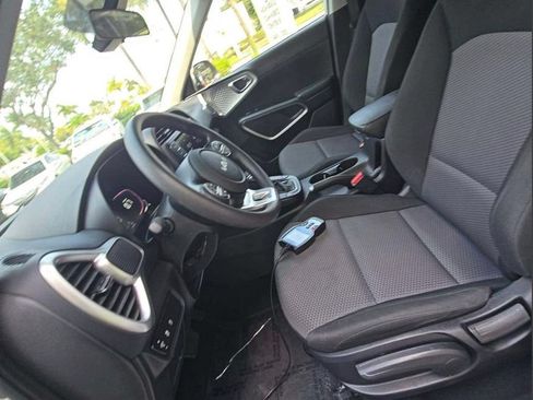Used 2023 Kia Soul LX w/ Option Group 015 FWD image 8