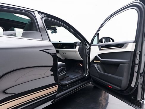 Used 2025 Porsche Cayenne GTS image 30