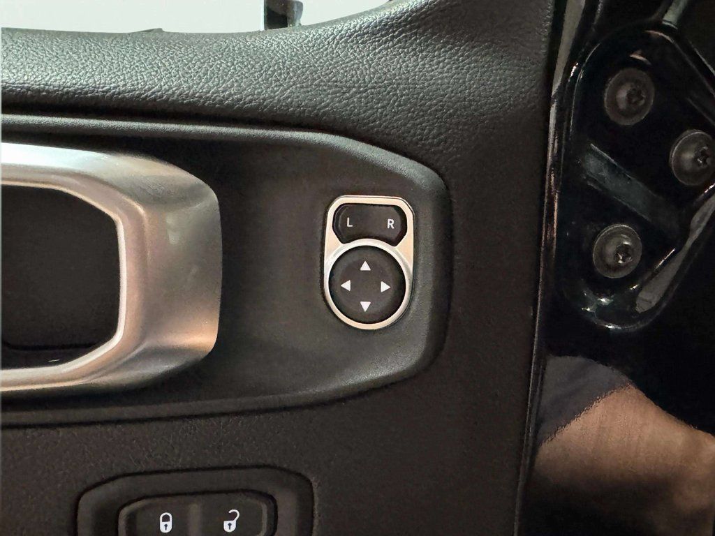 Used 2023 Jeep Wrangler Unlimited Sahara AWD/4WD image 20
