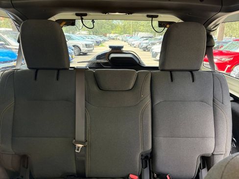 Used 2025 Jeep Wrangler Unlimited Sahara AWD/4WD image 37