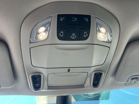 Used 2023 Chrysler Pacifica Limited w/ Uconnect Theater Family Group FWD image 30