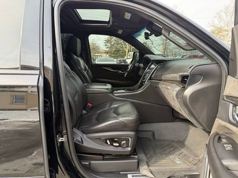 Used 2018 Cadillac Escalade ESV Platinum image 34