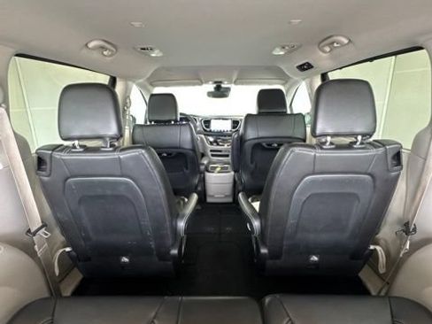 Used 2024 Chrysler Pacifica Touring-L FWD image 28