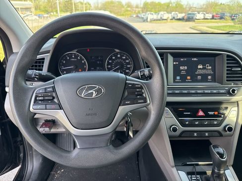 Used 2017 Hyundai Elantra SE image 7