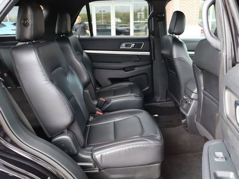 Used 2019 Ford Explorer XLT w/ Equipment Group 202A AWD/4WD image 41