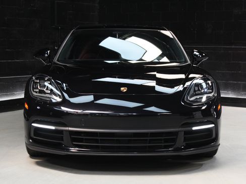 Used 2018 Porsche Panamera 4 AWD/4WD image 5
