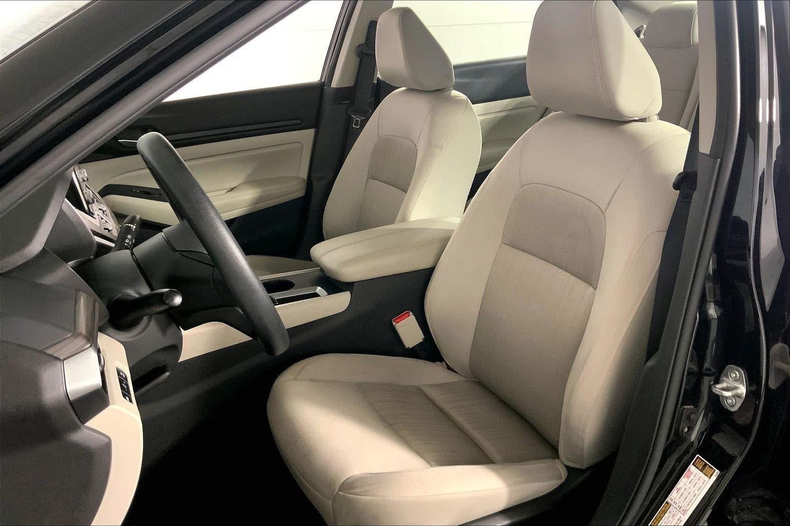 Used 2025 Nissan Altima 2.5 SV FWD image 22