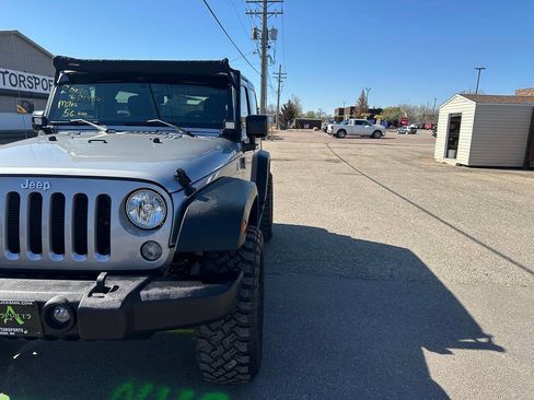 Used 2017 Jeep Wrangler Sport w/ Quick Order Package 24S AWD/4WD image 16