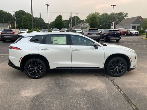 New 2025 Toyota Crown Signia image 11