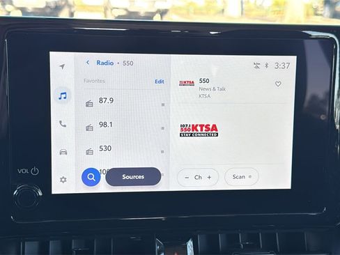 Certified 2025 Toyota Corolla LE image 33