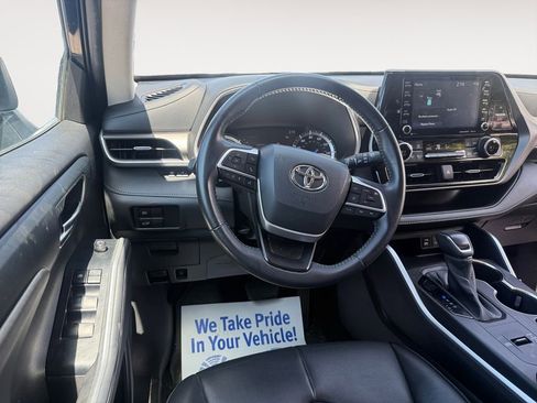 Used 2022 Toyota Highlander XLE AWD/4WD image 12