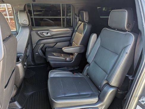 Used 2022 Chevrolet Suburban Premier AWD/4WD image 23