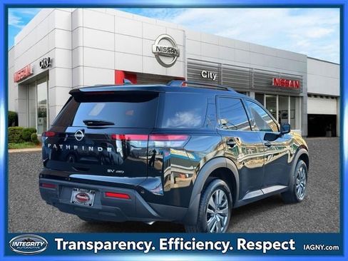 Certified 2024 Nissan Pathfinder SV image 2