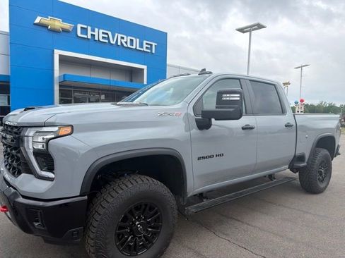 Used 2024 Chevrolet Silverado 2500 ZR2 w/ Technology Package AWD/4WD image 1