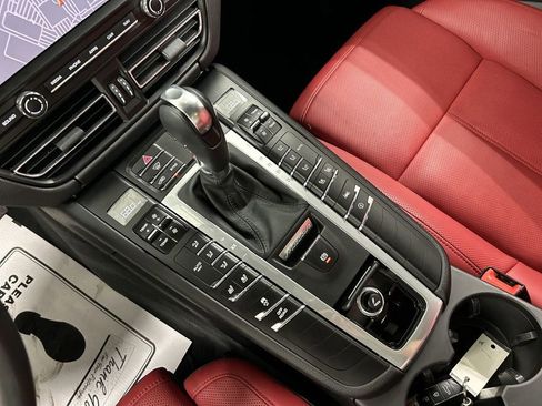 Certified 2021 Porsche Macan S image 18