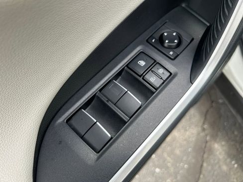 Used 2020 Toyota RAV4 Limited image 19