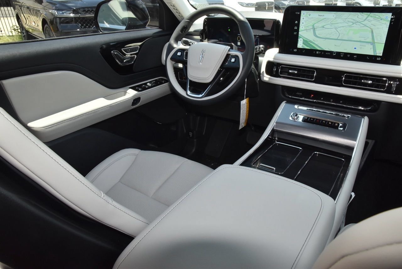 New 2026 Lincoln Aviator 2WD image 16