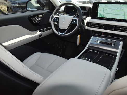 New 2026 Lincoln Aviator 2WD image 16
