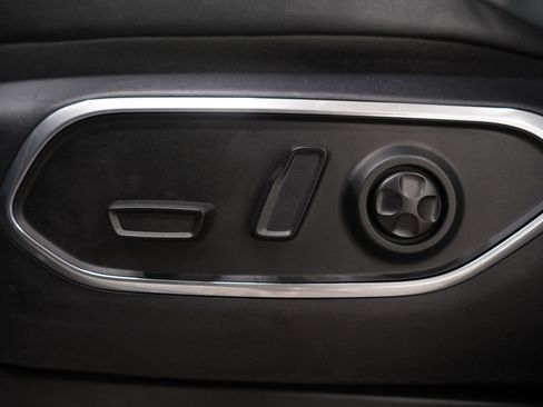 Used 2023 Jeep Wagoneer L Series II w/ Premium Group I image 25