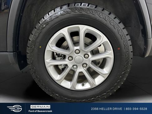 Used 2022 Jeep Grand Cherokee Laredo X AWD/4WD image 23