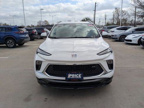 Used 2024 Buick Encore GX Sport Touring FWD image 2