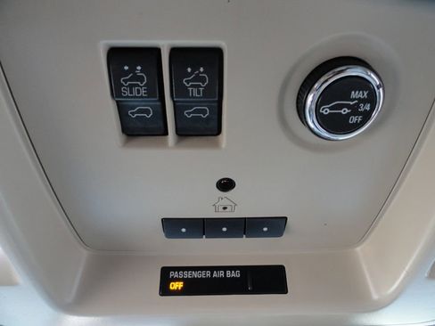 Used 2017 GMC Yukon SLT w/ Premium Edition RWD image 25