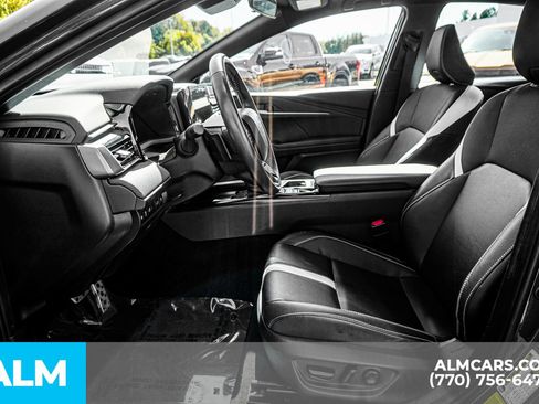 Used 2025 Toyota Camry SE image 20