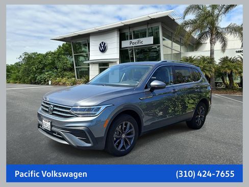 Used 2023 Volkswagen Tiguan SE w/ Panoramic Sunroof Package FWD image 1